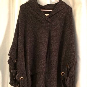 New Warm sleeved gray and black poncho sweater
